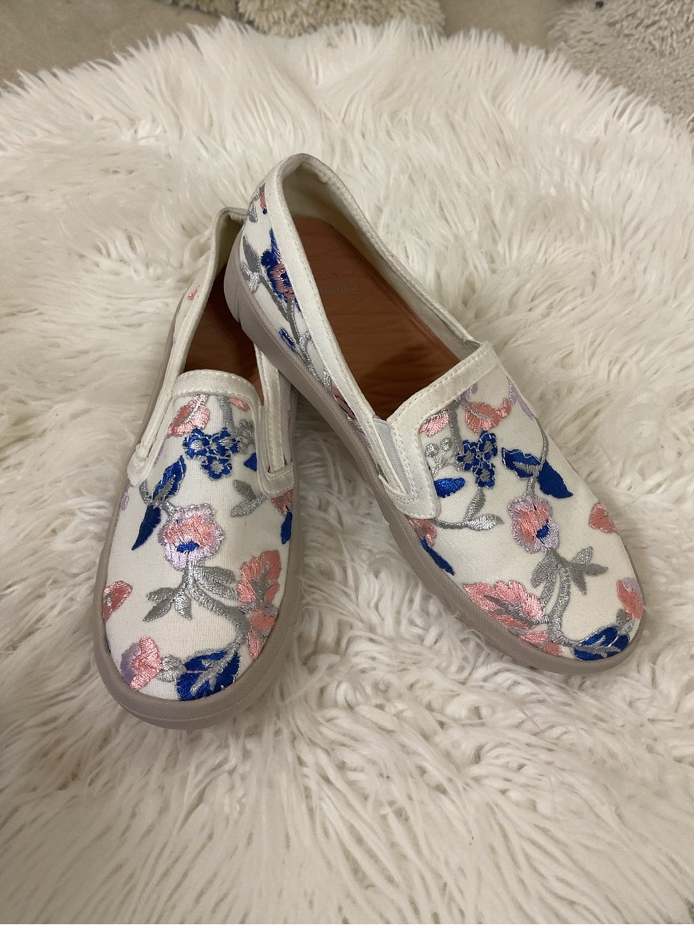 BareTraps Pastel Embroidered Bonaire Floral Slip On Sneakers Size 6.5